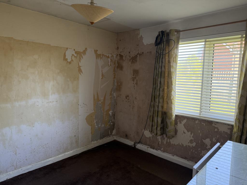 Lot: 112 - VACANT THREE-BEDROOM BUNGALOW ON PLOT OF 0.3 ACRES - Bedroom with bare plaster walls